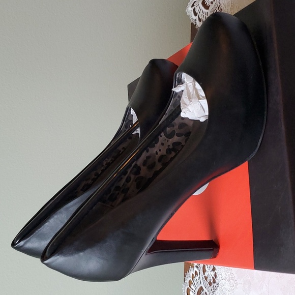 Guess Heels - Picture 3 of 5